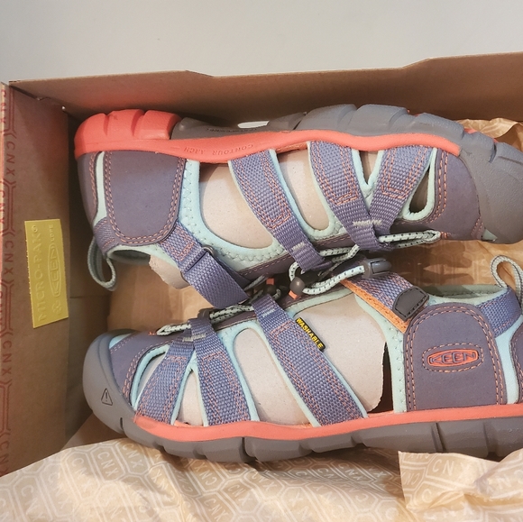 Kids size 4 Keen CNX sandals - Picture 2 of 3
